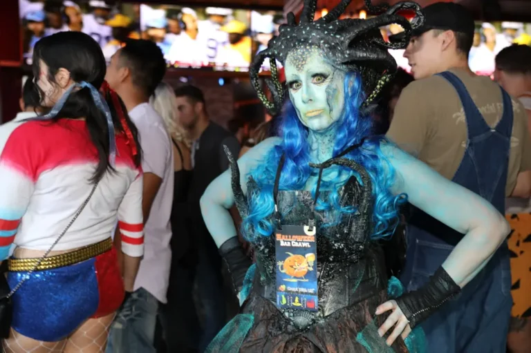 Halloween Bar Crawl 8 768x511 1