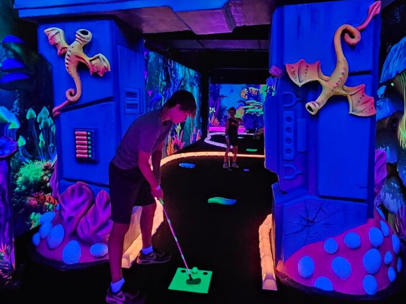 Craigs-Cruisers-Glow-Golf-