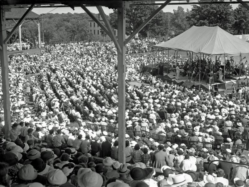 Crowd at Ramona Park GRPL 1935
