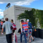 Meijer-Gardens-Concerts people entering with chairs