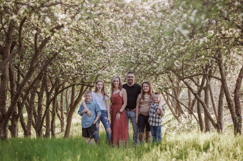 Rachel ten Haaf Photography Prairie Wolf Park Family Photo Shoot Apple Blossoms