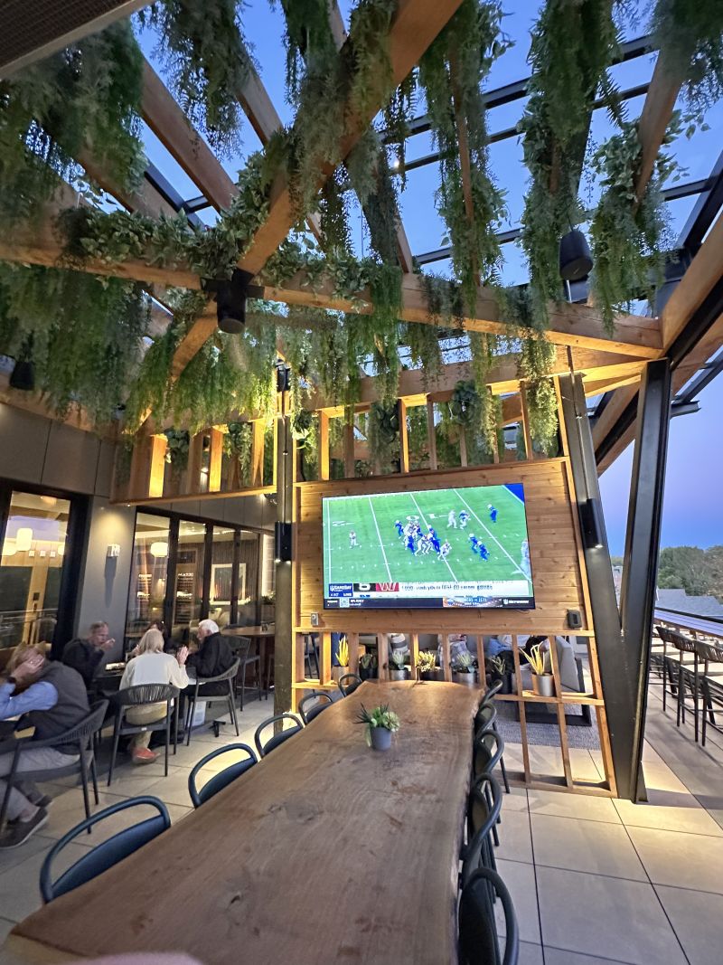 Ada Hotel Rix dining area