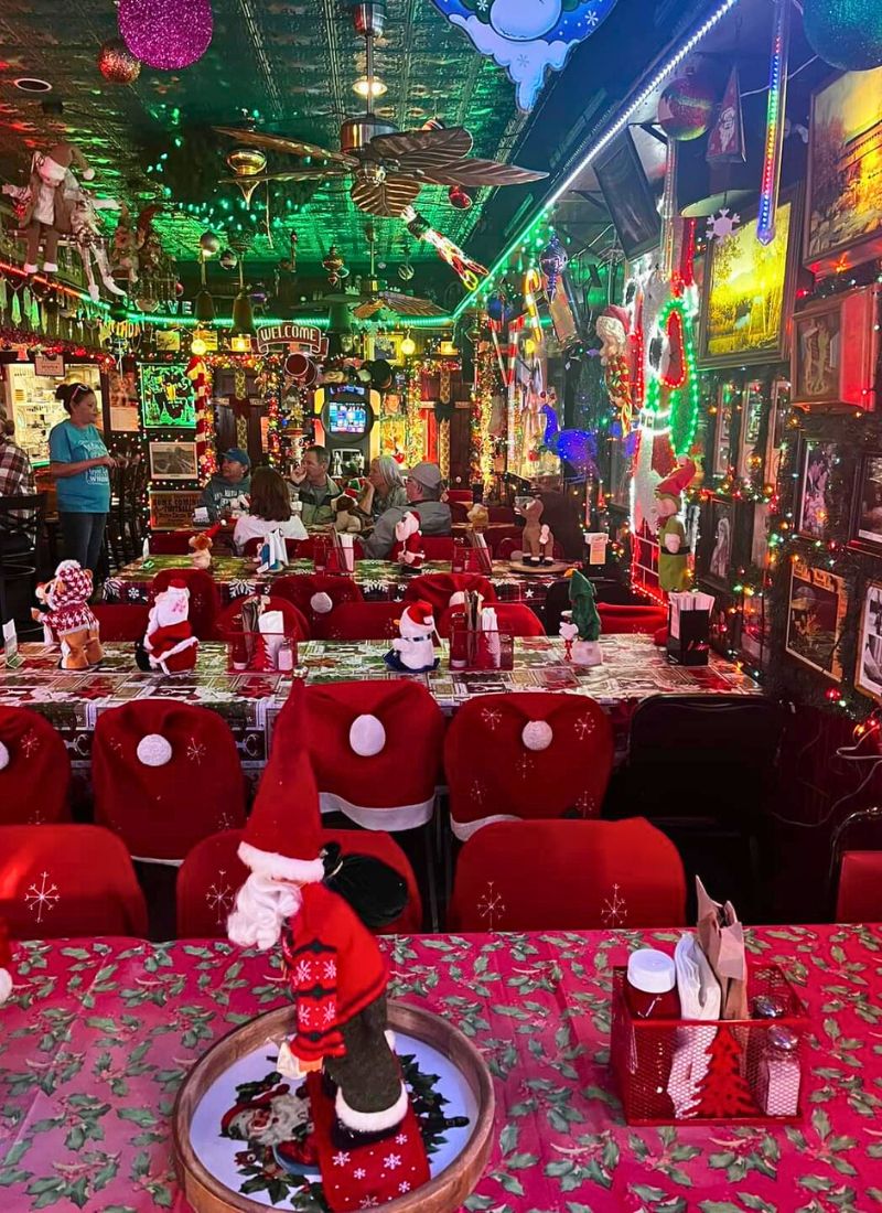 Broadway Bar - Christmas Bar in Grand Rapids