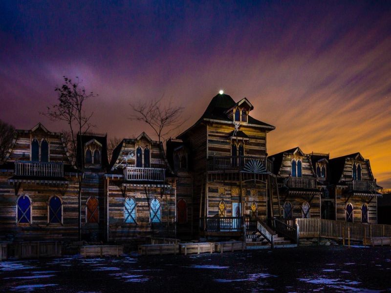 best haunted houses in michigan : rotten manor