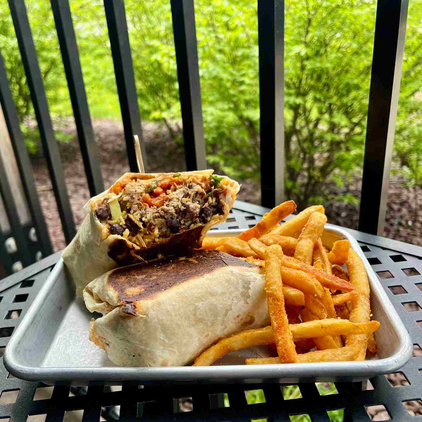 railtown brewing food fries