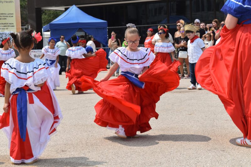 Grand Rapids Hispanic Festival Fb Girls Dancing